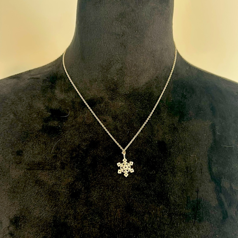 Delicate snowflake necklace